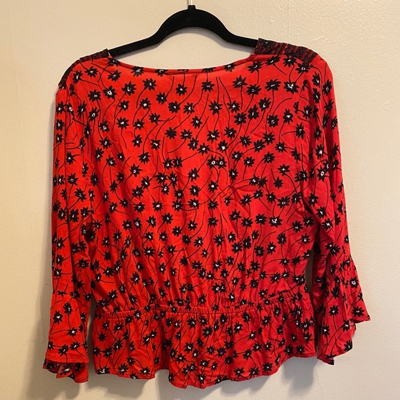 Express Floral V-Neck NWT - Picture 4 of 4